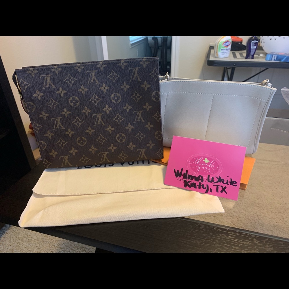Louis Vuitton Toiletry 26